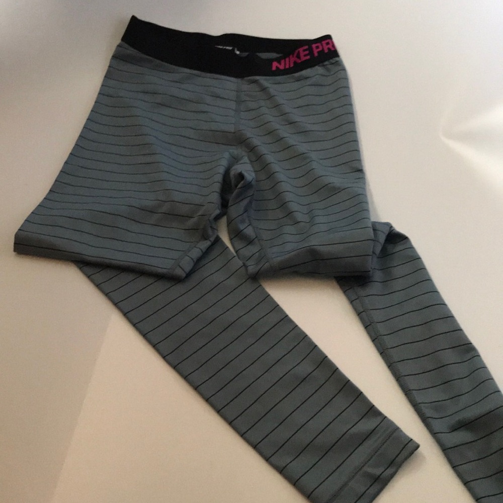 Nike pro legging size Small